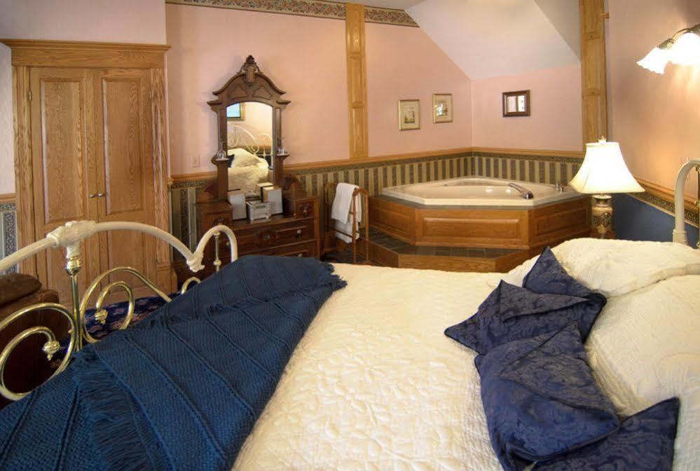 Old Rittenhouse Inn เบย์ฟิลด์ ภายนอก รูปภาพ